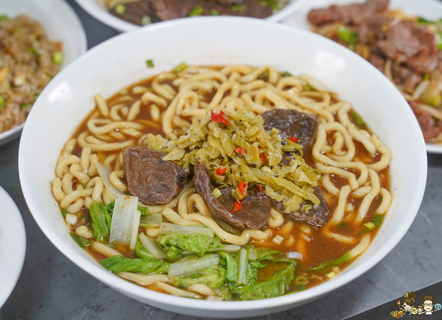 億豪牛肉麵 紅燒牛肉麵 清燉牛肉麵 麵食 乾拌麵 粗拉麵 拉麵 麵食 鳳山美食 大碗 平價 蔥爆 滷味 黑白切