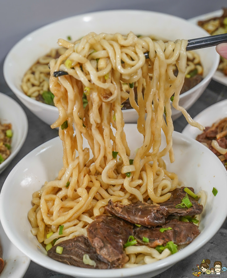 億豪牛肉麵 紅燒牛肉麵 清燉牛肉麵 麵食 乾拌麵 粗拉麵 拉麵 麵食 鳳山美食 大碗 平價 蔥爆 滷味 黑白切