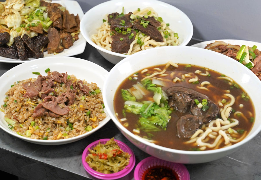 億豪牛肉麵 紅燒牛肉麵 清燉牛肉麵 麵食 乾拌麵 粗拉麵 拉麵 麵食 鳳山美食 大碗 平價 蔥爆 滷味 黑白切