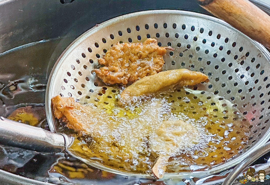 東港旗魚甜不辣 正忠市場 市場美食 必吃 魚漿 手工 黑輪 旗魚黑輪 糯米腸 湯 平價 好吃 推薦 