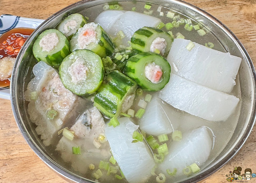 東港旗魚甜不辣 正忠市場 市場美食 必吃 魚漿 手工 黑輪 旗魚黑輪 糯米腸 湯 平價 好吃 推薦 