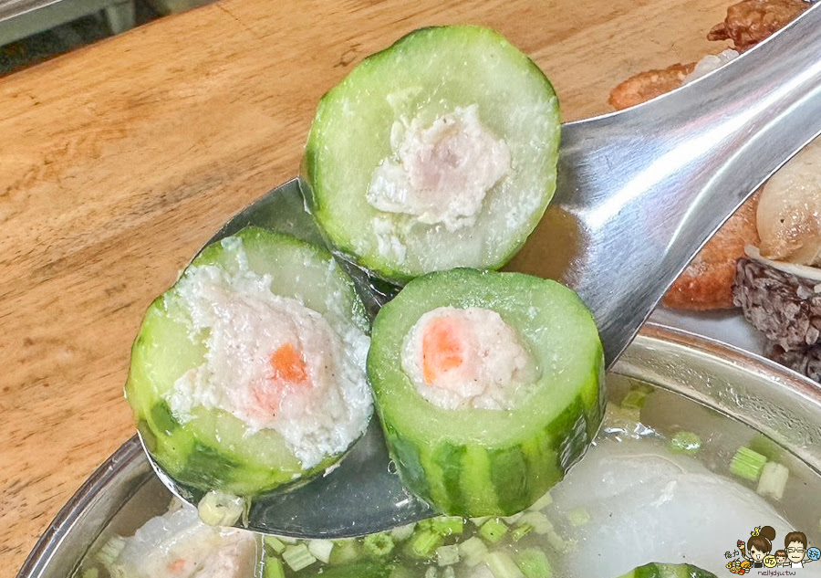 東港旗魚甜不辣 正忠市場 市場美食 必吃 魚漿 手工 黑輪 旗魚黑輪 糯米腸 湯 平價 好吃 推薦 