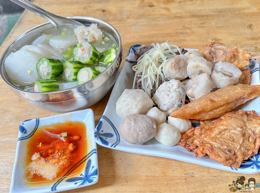 東港旗魚甜不辣 正忠市場 市場美食 必吃 魚漿 手工 黑輪 旗魚黑輪 糯米腸 湯 平價 好吃 推薦 