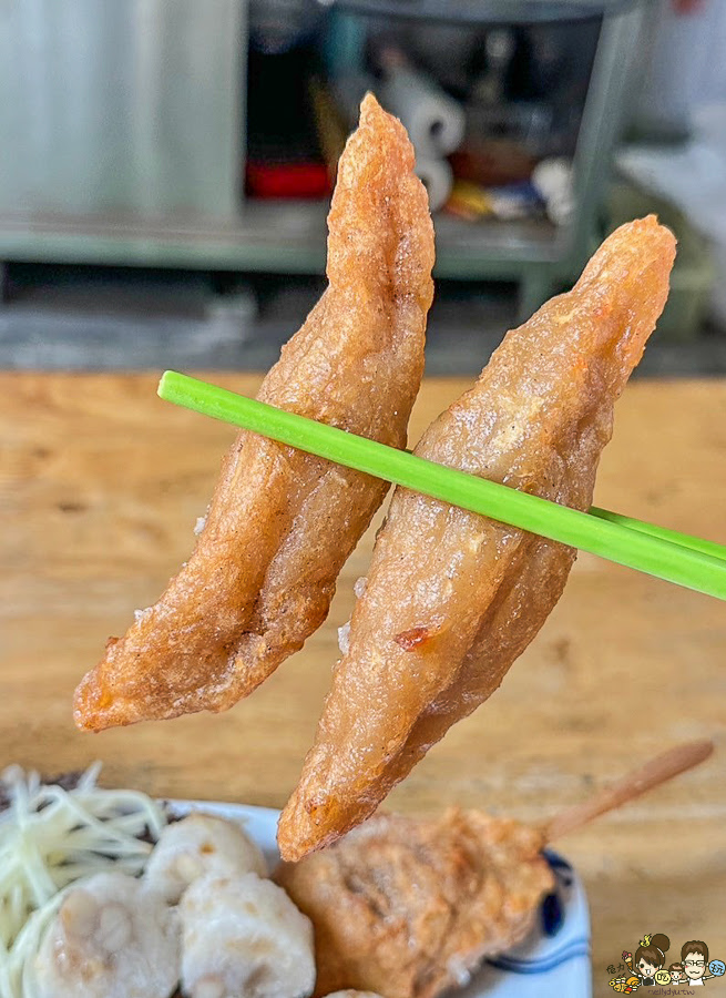 東港旗魚甜不辣 正忠市場 市場美食 必吃 魚漿 手工 黑輪 旗魚黑輪 糯米腸 湯 平價 好吃 推薦 