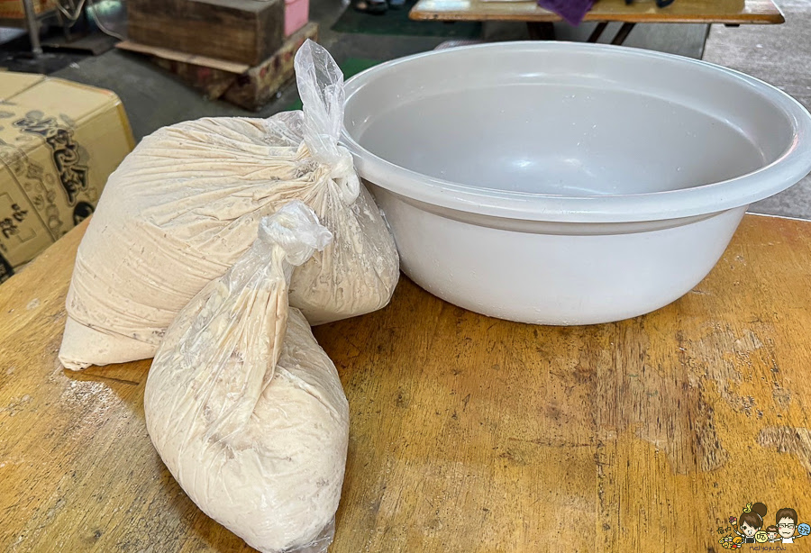 東港旗魚甜不辣 正忠市場 市場美食 必吃 魚漿 手工 黑輪 旗魚黑輪 糯米腸 湯 平價 好吃 推薦 