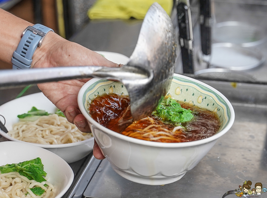 謦豐麵食館 高雄美食 在地美食 牛肉麵 豬肉麵 前鎮 老店 水餃 麵食 小菜 