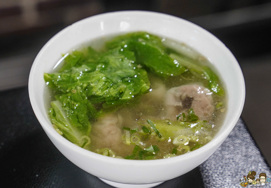 謦豐麵食館 高雄美食 在地美食 牛肉麵 豬肉麵 前鎮 老店 水餃 麵食 小菜 