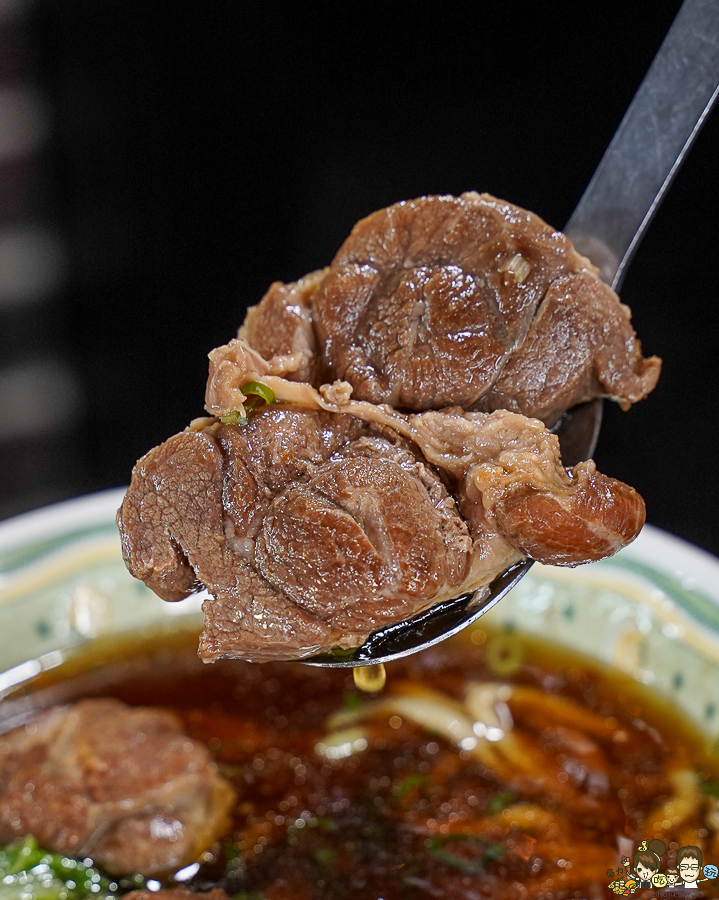 謦豐麵食館 高雄美食 在地美食 牛肉麵 豬肉麵 前鎮 老店 水餃 麵食 小菜 