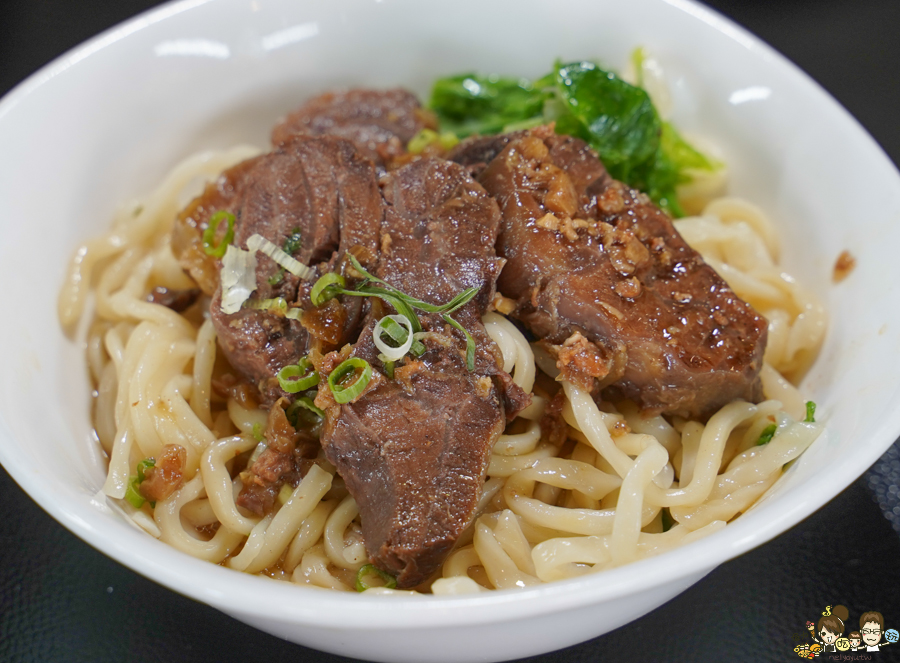 謦豐麵食館 高雄美食 在地美食 牛肉麵 豬肉麵 前鎮 老店 水餃 麵食 小菜 