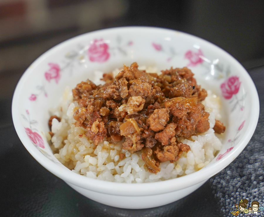 謦豐麵食館 高雄美食 在地美食 牛肉麵 豬肉麵 前鎮 老店 水餃 麵食 小菜 