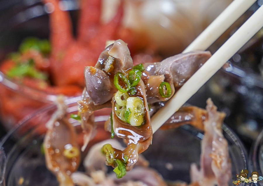 謦豐麵食館 高雄美食 在地美食 牛肉麵 豬肉麵 前鎮 老店 水餃 麵食 小菜 