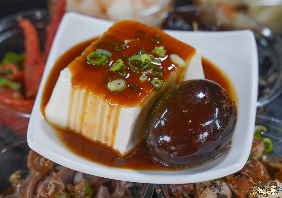 謦豐麵食館 高雄美食 在地美食 牛肉麵 豬肉麵 前鎮 老店 水餃 麵食 小菜 