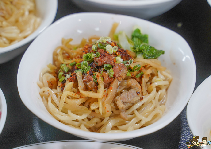 謦豐麵食館 高雄美食 在地美食 牛肉麵 豬肉麵 前鎮 老店 水餃 麵食 小菜 