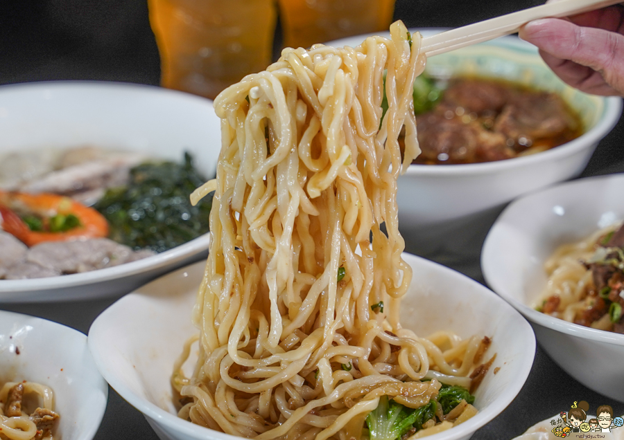 謦豐麵食館 高雄美食 在地美食 牛肉麵 豬肉麵 前鎮 老店 水餃 麵食 小菜 