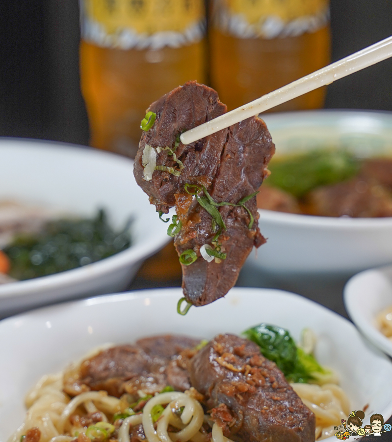 謦豐麵食館 高雄美食 在地美食 牛肉麵 豬肉麵 前鎮 老店 水餃 麵食 小菜 