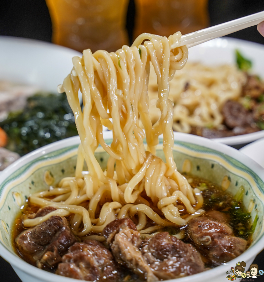 謦豐麵食館 高雄美食 在地美食 牛肉麵 豬肉麵 前鎮 老店 水餃 麵食 小菜 