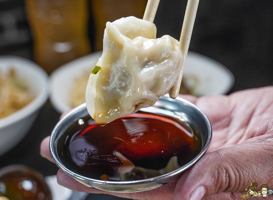 謦豐麵食館 高雄美食 在地美食 牛肉麵 豬肉麵 前鎮 老店 水餃 麵食 小菜 