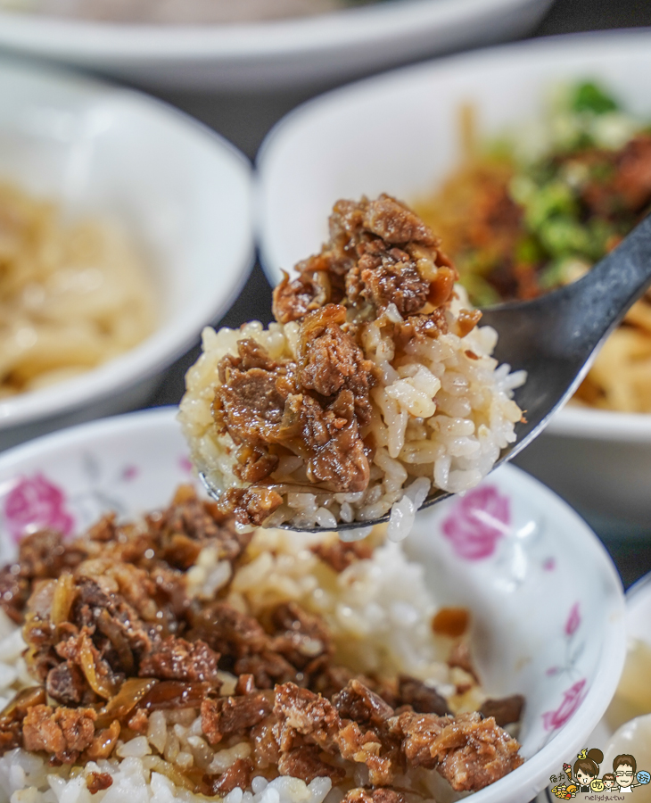 謦豐麵食館 高雄美食 在地美食 牛肉麵 豬肉麵 前鎮 老店 水餃 麵食 小菜 