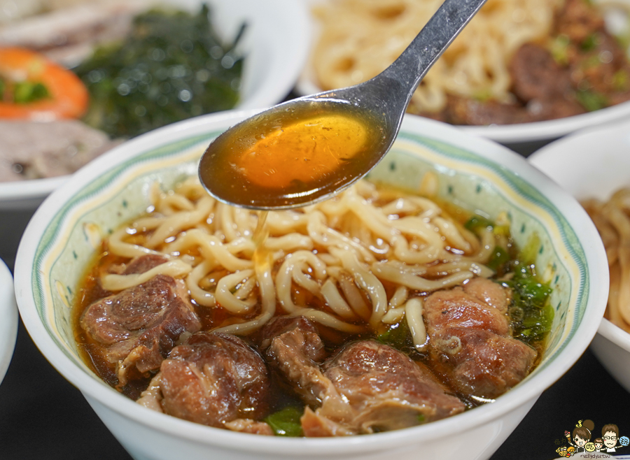 謦豐麵食館 高雄美食 在地美食 牛肉麵 豬肉麵 前鎮 老店 水餃 麵食 小菜 