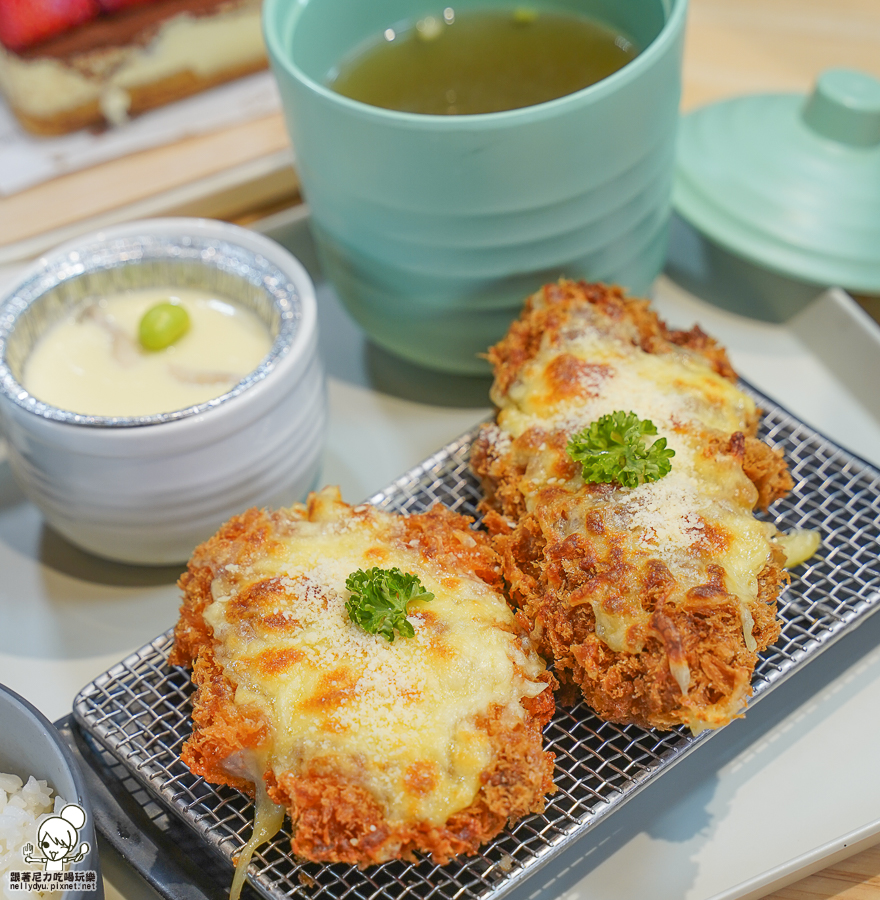 炸豬排 炸物 定食 高雄炸豬排 三筋 好吃 草莓 草莓季節 冬季限定 甜點 蛋糕 