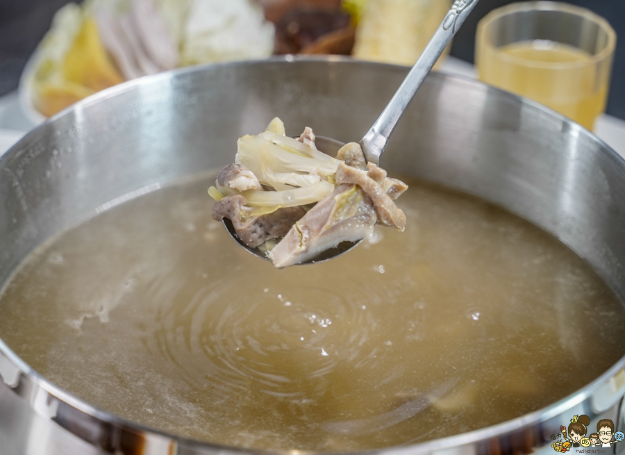 駁二美食 大港橋美食 聚餐 火鍋 高雄港 水水 火鍋 自助式 聚餐 親子 聚會 網美 