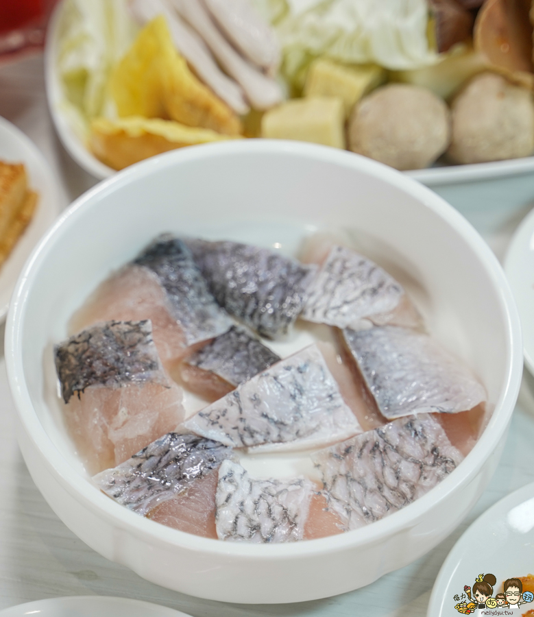 駁二美食 大港橋美食 聚餐 火鍋 高雄港 水水 火鍋 自助式 聚餐 親子 聚會 網美 