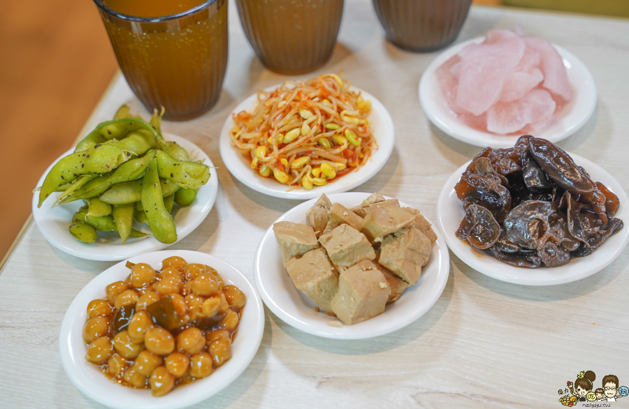 小泉 鑄鐵燒肉 燒肉 定食 日式定食 小菜免費 吃到飽 家樂福 鼎山 聚餐 聚會 家庭 親子 和風 豆腐鍋