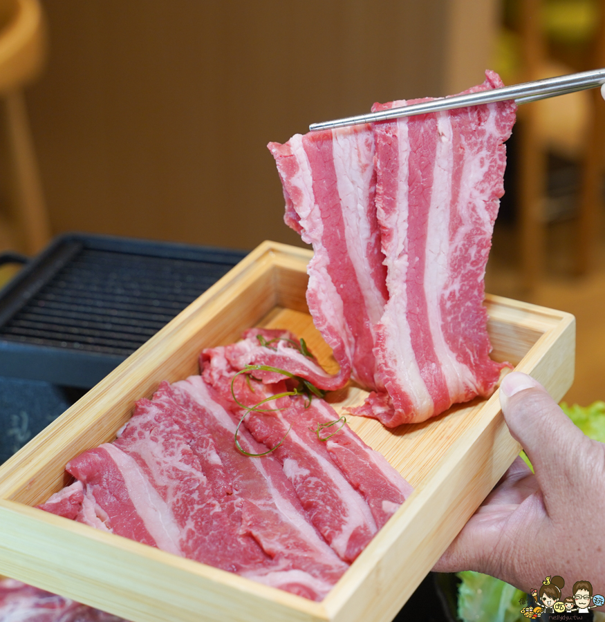 小泉 鑄鐵燒肉 燒肉 定食 日式定食 小菜免費 吃到飽 家樂福 鼎山 聚餐 聚會 家庭 親子 和風 豆腐鍋