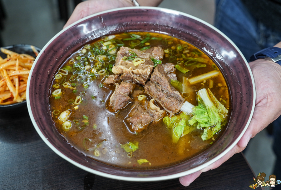 高雄 御麵館 啤酒鴨 肥腸 豬腳 酸辣粉 麵食 高雄麵 好吃麵食 招牌 川味 四川 道地 鄉麻 獨家 獨創