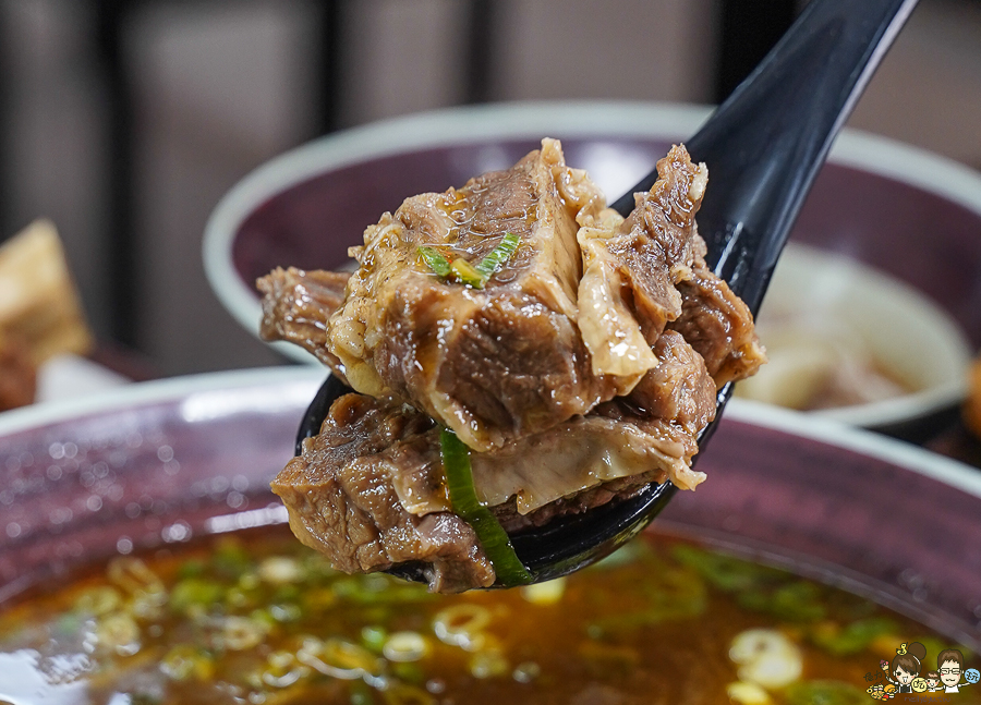 高雄 御麵館 啤酒鴨 肥腸 豬腳 酸辣粉 麵食 高雄麵 好吃麵食 招牌 川味 四川 道地 鄉麻 獨家 獨創