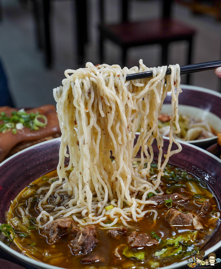 高雄 御麵館 啤酒鴨 肥腸 豬腳 酸辣粉 麵食 高雄麵 好吃麵食 招牌 川味 四川 道地 鄉麻 獨家 獨創