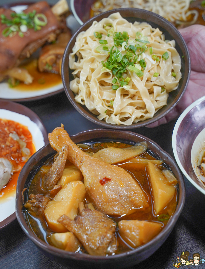 高雄 御麵館 啤酒鴨 肥腸 豬腳 酸辣粉 麵食 高雄麵 好吃麵食 招牌 川味 四川 道地 鄉麻 獨家 獨創