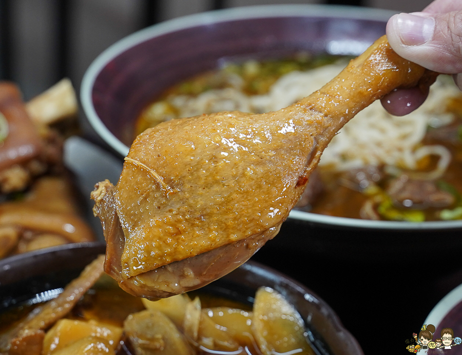 高雄 御麵館 啤酒鴨 肥腸 豬腳 酸辣粉 麵食 高雄麵 好吃麵食 招牌 川味 四川 道地 鄉麻 獨家 獨創