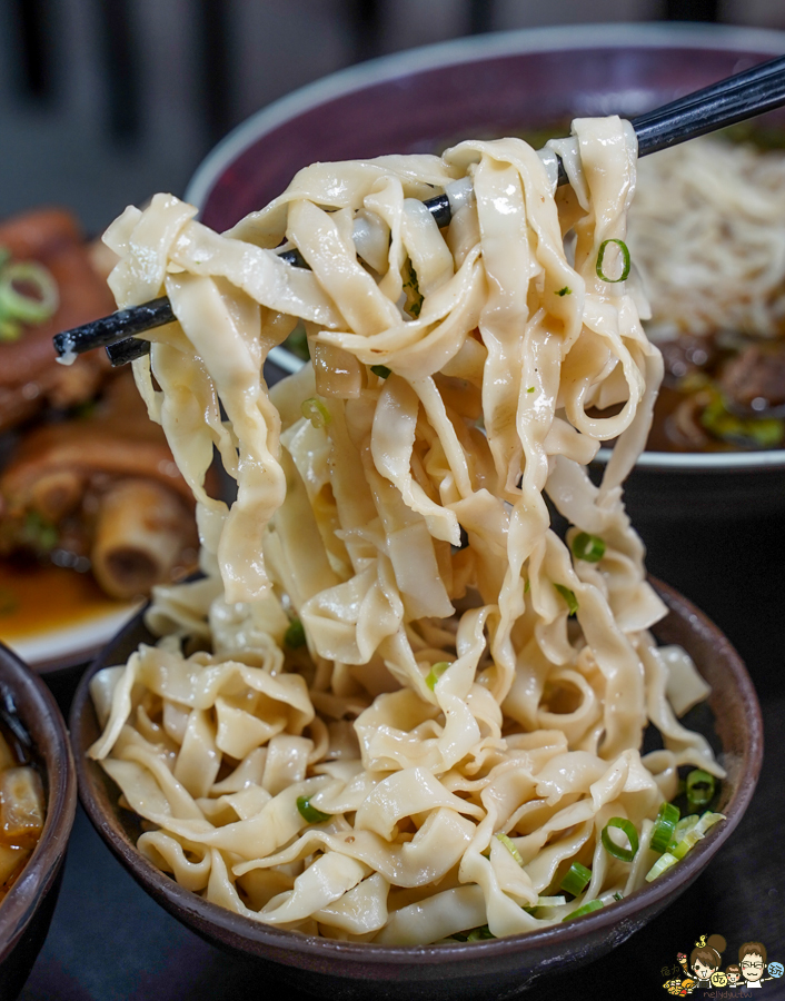 高雄 御麵館 啤酒鴨 肥腸 豬腳 酸辣粉 麵食 高雄麵 好吃麵食 招牌 川味 四川 道地 鄉麻 獨家 獨創