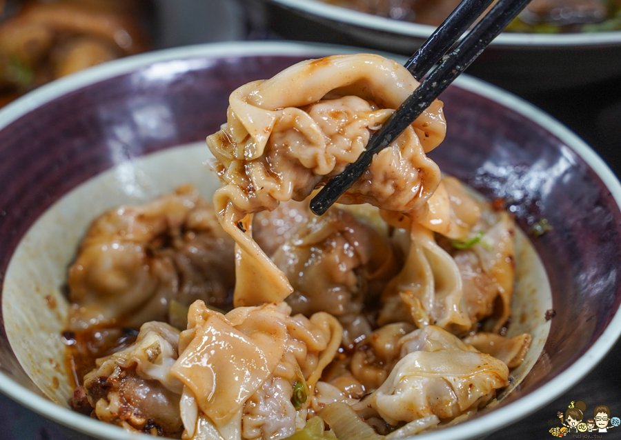 高雄 御麵館 啤酒鴨 肥腸 豬腳 酸辣粉 麵食 高雄麵 好吃麵食 招牌 川味 四川 道地 鄉麻 獨家 獨創