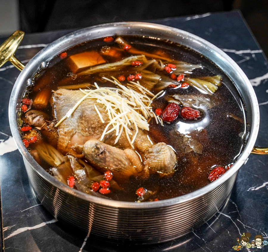 高雄王宮鍋物 冠軍阿嬤火鍋店 火鍋 聚餐 聚會 商務 下午茶 消夜 家庭 澎派 套餐 鴛鴦 麻辣 雞鍋 雞湯 獨門 大肉盤