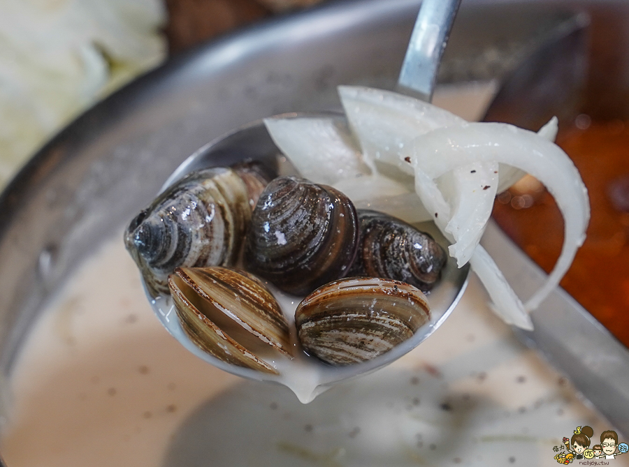 高雄王宮鍋物 冠軍阿嬤火鍋店 火鍋 聚餐 聚會 商務 下午茶 消夜 家庭 澎派 套餐 鴛鴦 麻辣 雞鍋 雞湯 獨門 大肉盤