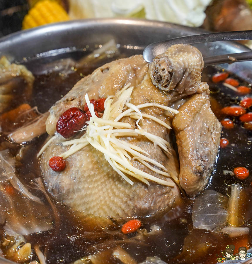 高雄王宮鍋物 冠軍阿嬤火鍋店 火鍋 聚餐 聚會 商務 下午茶 消夜 家庭 澎派 套餐 鴛鴦 麻辣 雞鍋 雞湯 獨門 大肉盤