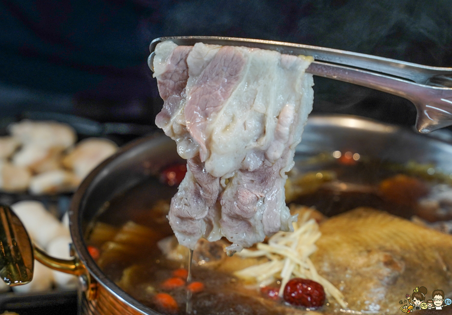 高雄王宮鍋物 冠軍阿嬤火鍋店 火鍋 聚餐 聚會 商務 下午茶 消夜 家庭 澎派 套餐 鴛鴦 麻辣 雞鍋 雞湯 獨門 大肉盤