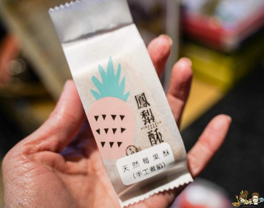 草莓 白草莓 草莓大福 阿綿麻糬 阿綿手工麻糬 伴手禮 饕客最愛 在地 巷弄 好吃 駁二 鹽埕