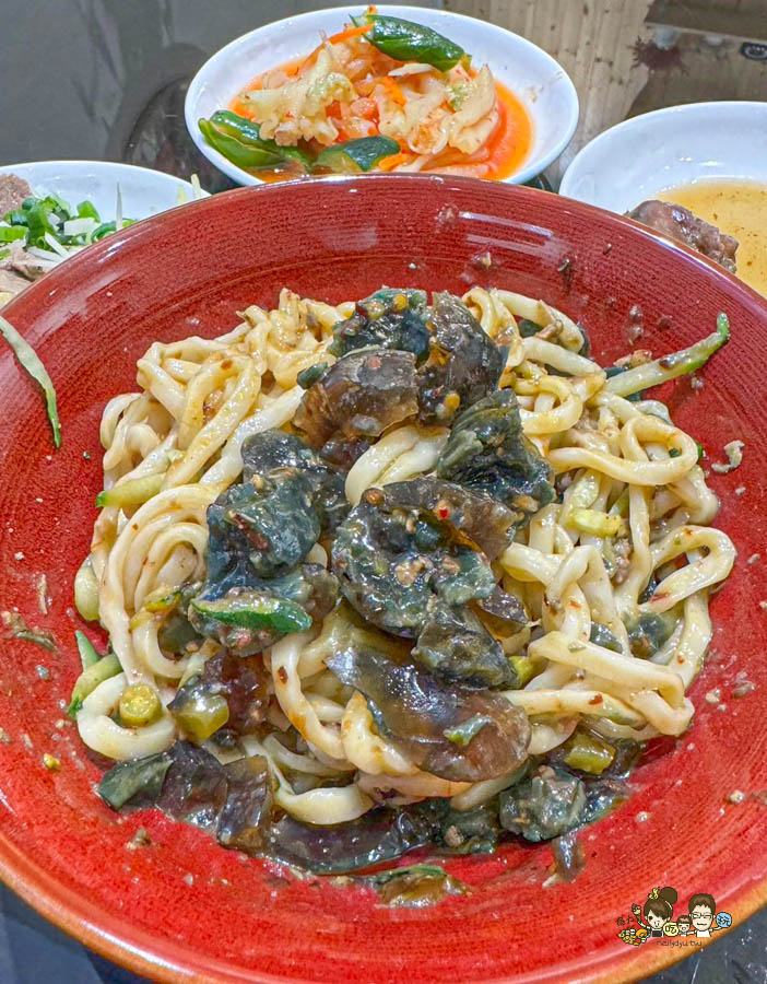 萬得福良食 紅燒 牛肉麵 皮蛋麵 麵食 鳳山 滷味 滷菜 免費清湯 陸軍官校