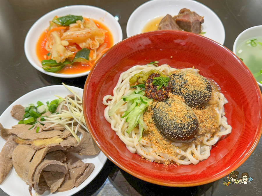 萬得福良食 紅燒 牛肉麵 皮蛋麵 麵食 鳳山 滷味 滷菜 免費清湯 陸軍官校