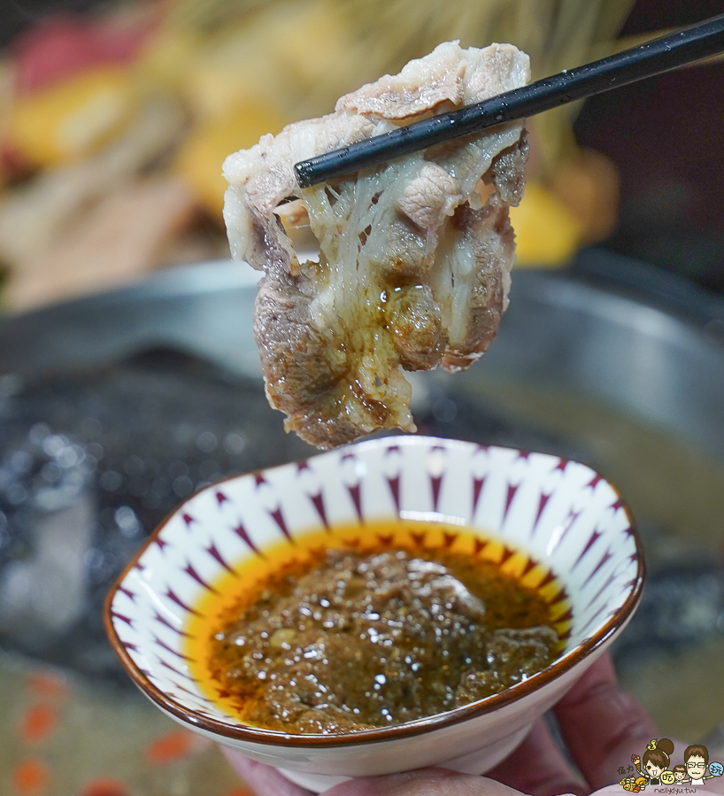 高雄年菜 外帶年菜 串串 麻辣串串 全雞 鍋底 火鍋 鴛鴦 重慶 晚餐宵夜 年菜 團圓