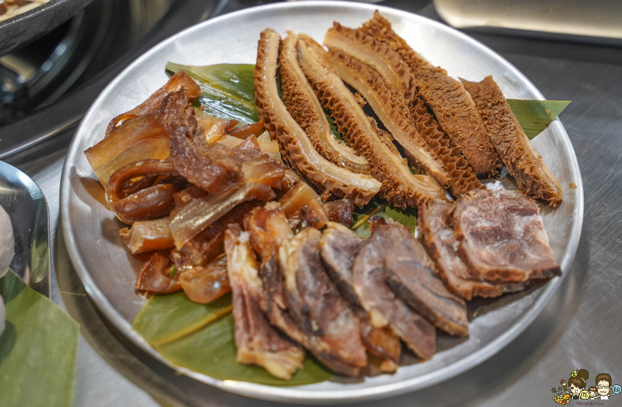 潮虎老火鍋 晚餐宵夜 高雄宵夜 鍋物 火鍋 麻辣 獨門 獨特 特色 新潮 日本和牛 賓士鍋