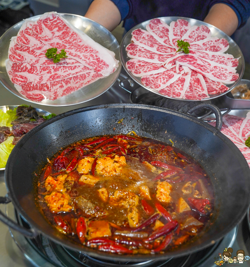 潮虎老火鍋 晚餐宵夜 高雄宵夜 鍋物 火鍋 麻辣 獨門 獨特 特色 新潮 日本和牛 賓士鍋