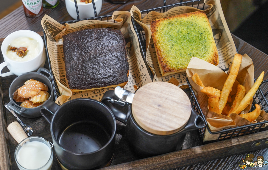 異國料理 咖啡冰沙 左營美食 巨蛋美食 聚餐 聚會 私密 隱藏版 披薩 特製 早午餐 拼盤 晚餐 GAUTENG COFFEE FREEZE.cc 