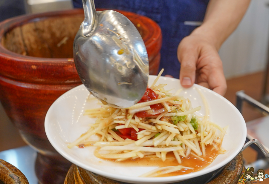 送噹夜市餐廳 泰國美食 涼拌青木瓜 正宗 道地 酸辣 大城老船麵 鹽埕美食