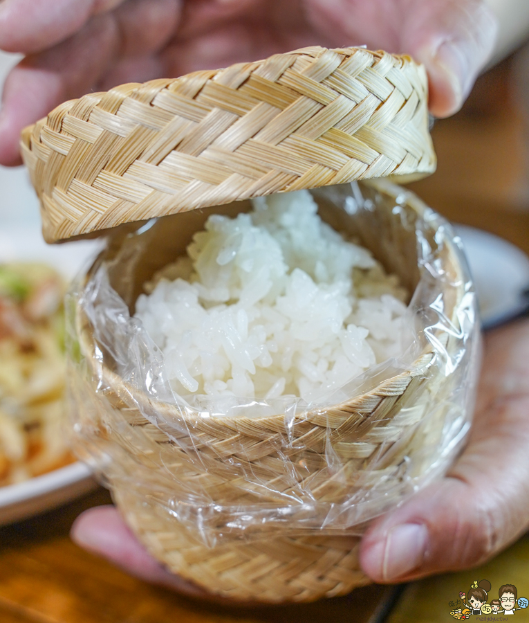 送噹夜市餐廳 泰國美食 涼拌青木瓜 正宗 道地 酸辣 大城老船麵 鹽埕美食