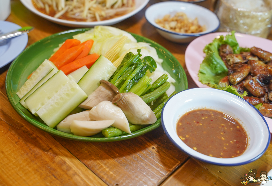 送噹夜市餐廳 泰國美食 涼拌青木瓜 正宗 道地 酸辣 大城老船麵 鹽埕美食