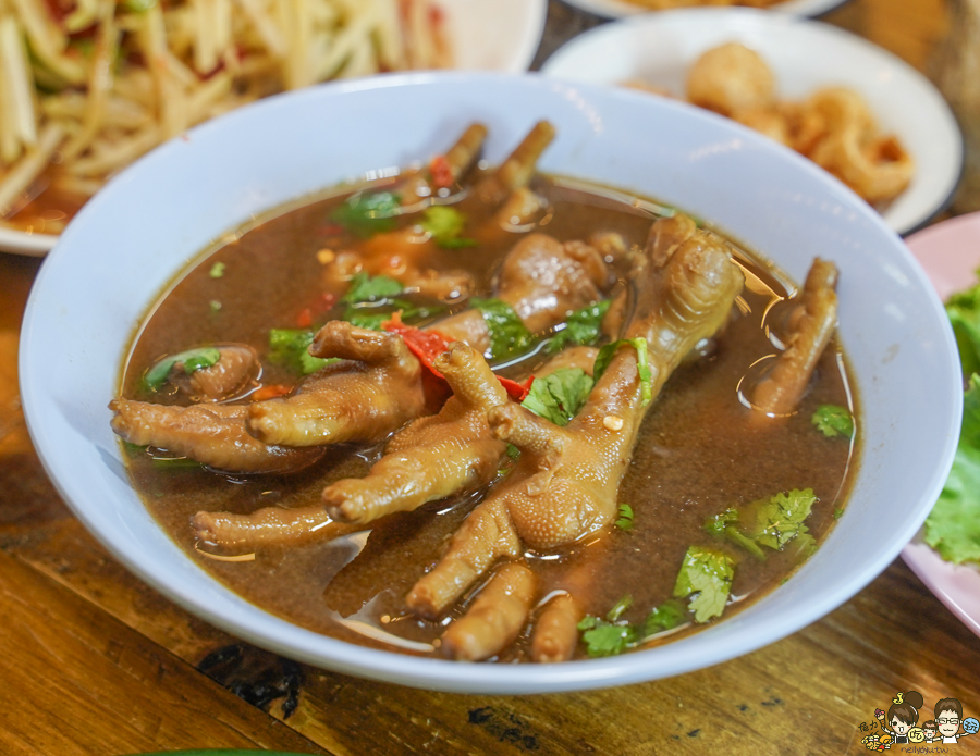 送噹夜市餐廳 泰國美食 涼拌青木瓜 正宗 道地 酸辣 大城老船麵 鹽埕美食